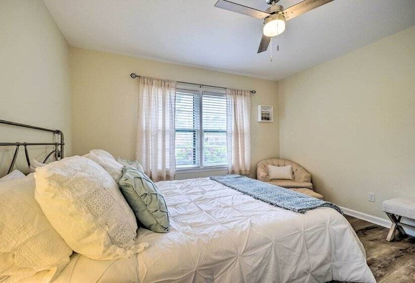 Cozy Wilmington Vacation Rental: 10 Mi To Beach!