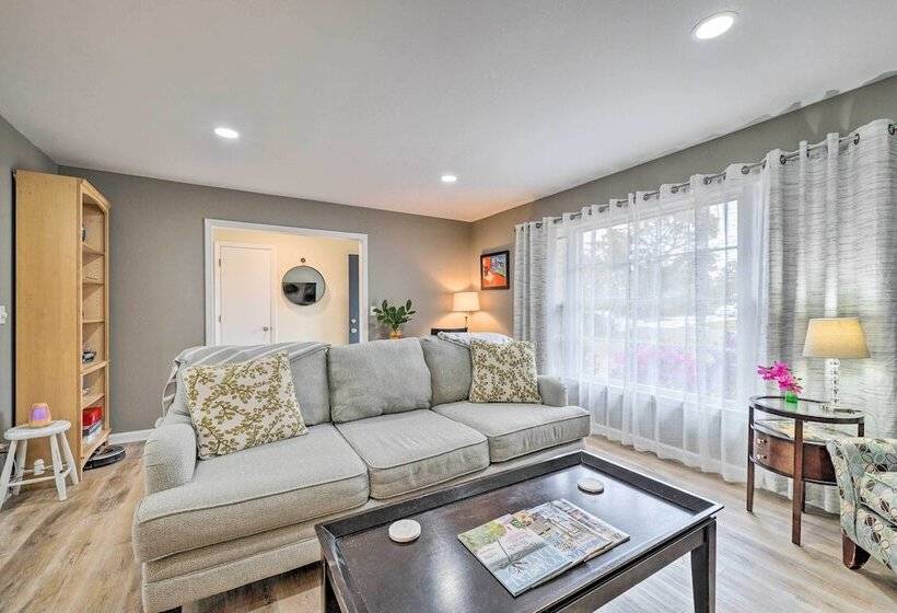 Cozy Wilmington Vacation Rental: 10 Mi To Beach!