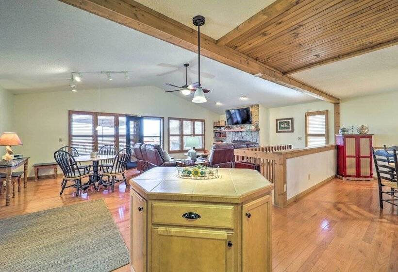 Near Beech Mountain: Crimson Cabin W/ Views
