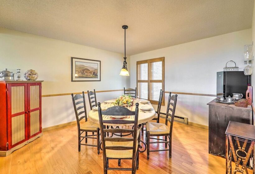 Near Beech Mountain: Crimson Cabin W/ Views