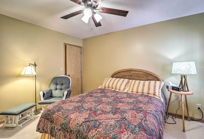 Near Beech Mountain: Crimson Cabin W/ Views