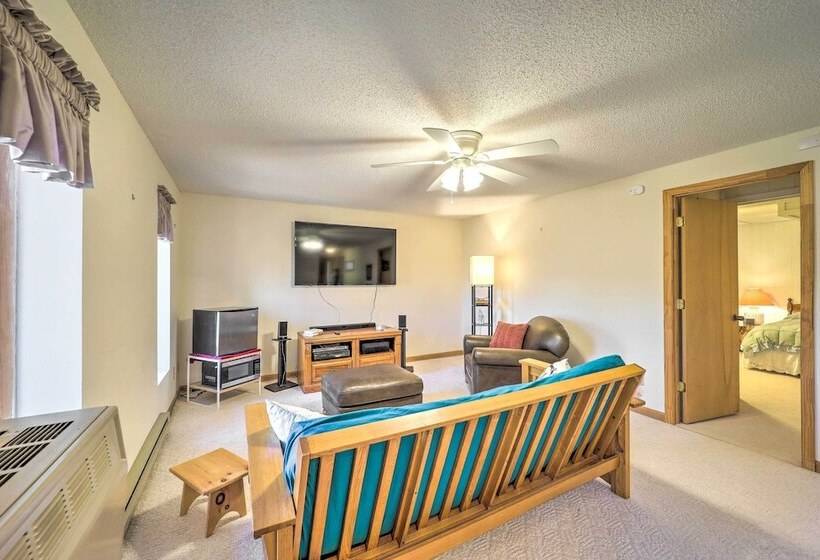 Near Beech Mountain: Crimson Cabin W/ Views