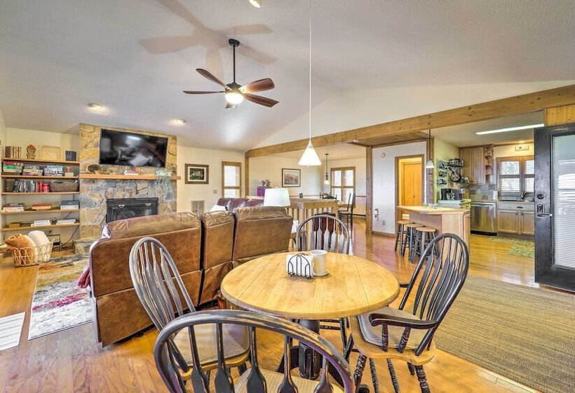 Near Beech Mountain: Crimson Cabin W/ Views