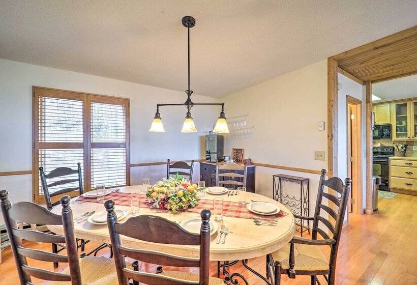 Near Beech Mountain: Crimson Cabin W/ Views