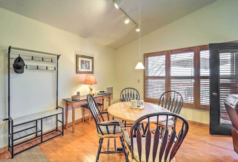 Near Beech Mountain: Crimson Cabin W/ Views