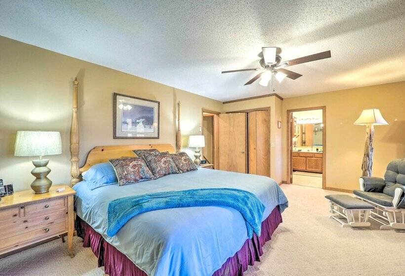 Near Beech Mountain: Crimson Cabin W/ Views