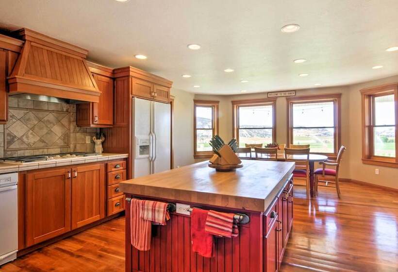 Custom Home W/ Decks In Boulder! Gateway To Parks!