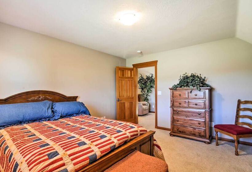 Custom Home W/ Decks In Boulder! Gateway To Parks!