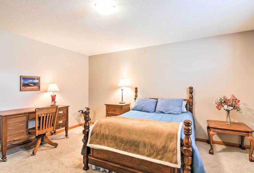 Custom Home W/ Decks In Boulder! Gateway To Parks!