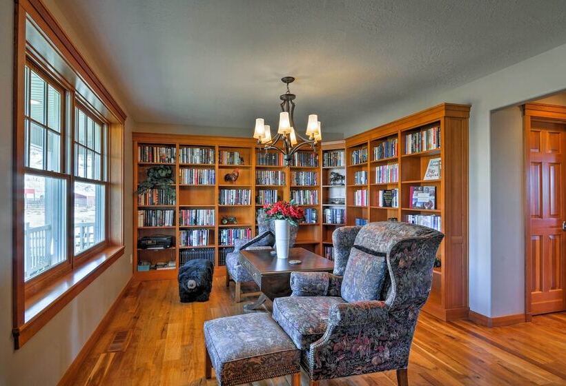 Custom Home W/ Decks In Boulder! Gateway To Parks!