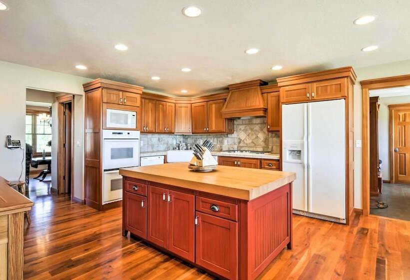 Custom Home W/ Decks In Boulder! Gateway To Parks!