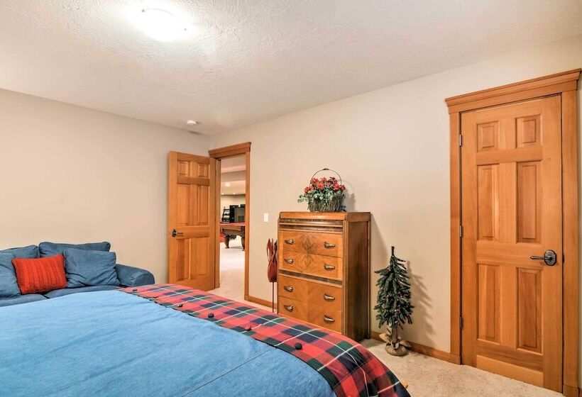 Custom Home W/ Decks In Boulder! Gateway To Parks!