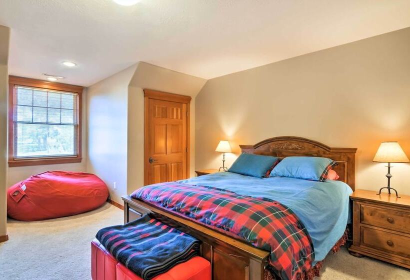 Custom Home W/ Decks In Boulder! Gateway To Parks!