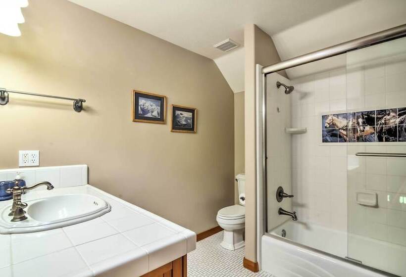 Custom Home W/ Decks In Boulder! Gateway To Parks!