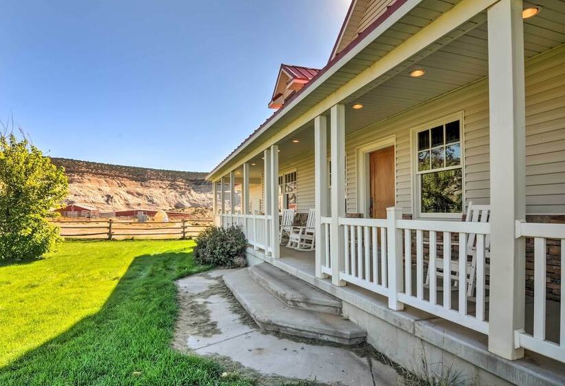 Custom Home W/ Decks In Boulder! Gateway To Parks!