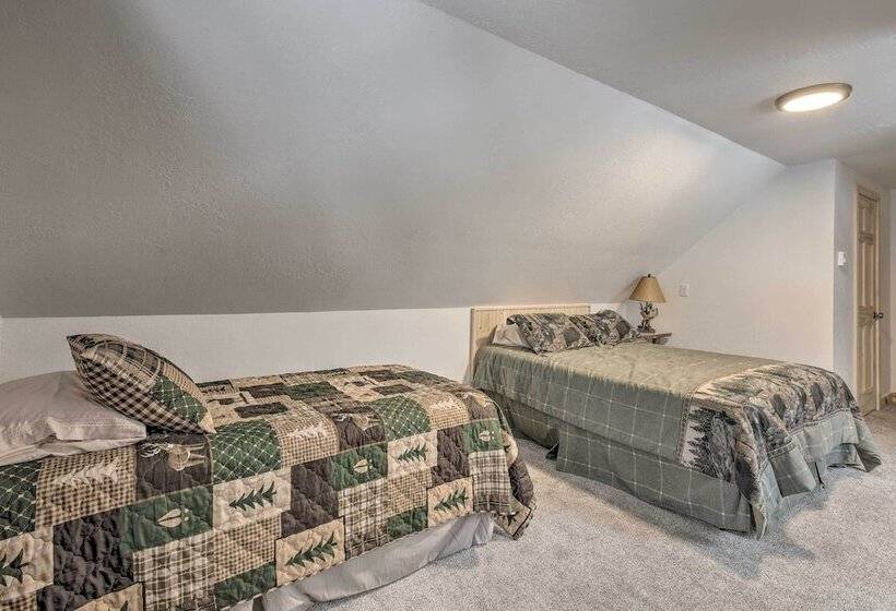 Deerskin Lodge  W/ Boat Dock & Fire Pit!