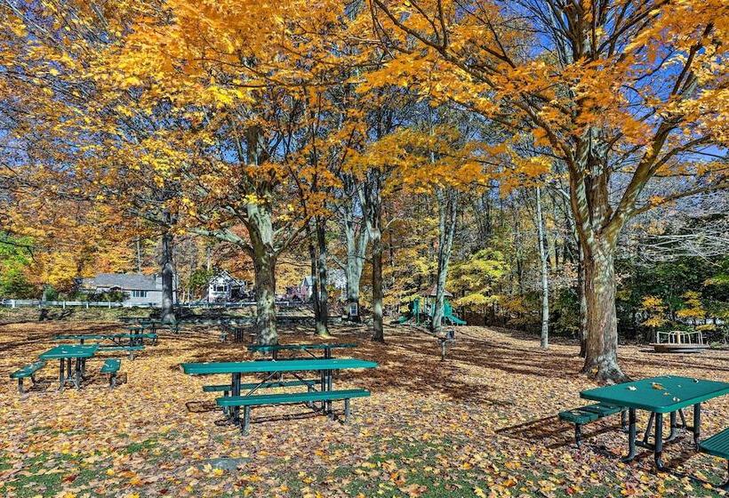 Delightful Home W/ Fire Pit, Walk To Lake!