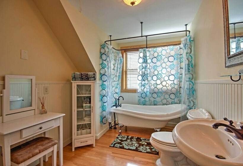 Deluxe Log Cabin W/ Pool Table: 1 Mi To Hike & Ski