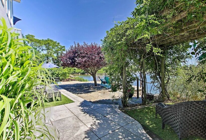 Deluxe Waterford Home W/ Views, Outdoor Bar & More