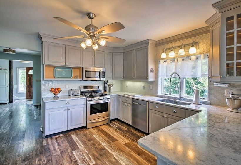 Deluxe Waterford Home W/ Views, Outdoor Bar & More