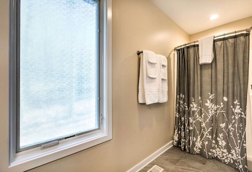 Designer Home W/ Fire Pit ~ 70 Steps To Slopes!