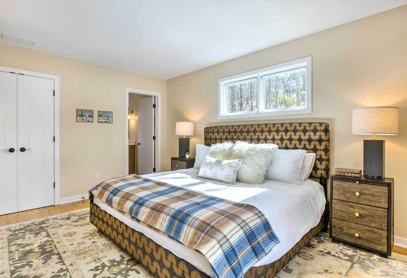 Designer Home W/ Fire Pit ~ 70 Steps To Slopes!