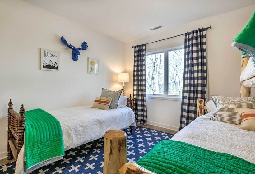 Designer Home W/ Fire Pit ~ 70 Steps To Slopes!