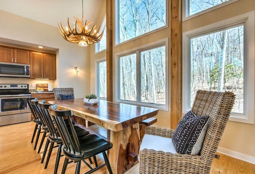 Designer Home W/ Fire Pit ~ 70 Steps To Slopes!