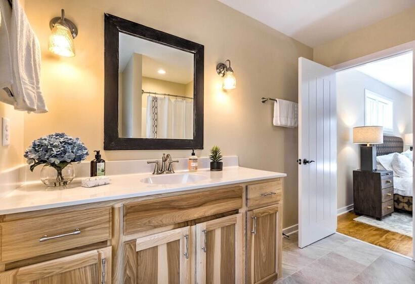 Designer Home W/ Fire Pit ~ 70 Steps To Slopes!