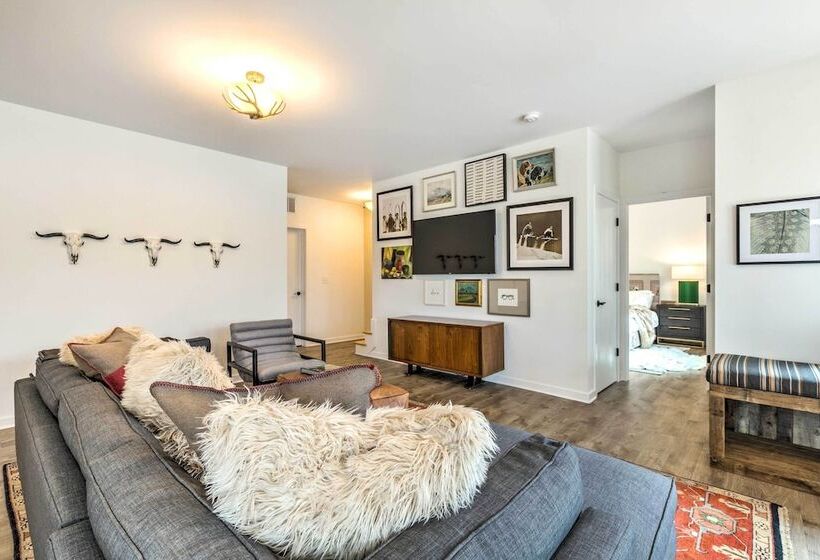 Designer Home W/ Fire Pit ~ 70 Steps To Slopes!