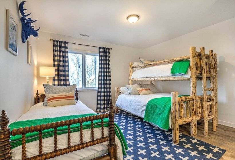 Designer Home W/ Fire Pit ~ 70 Steps To Slopes!