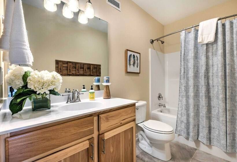 Designer Home W/ Fire Pit ~ 70 Steps To Slopes!