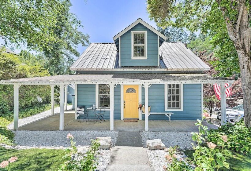 Downtown Nevada City 1900 Victorian Retreat!