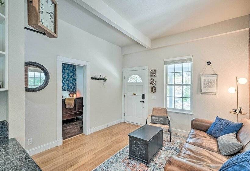 Downtown Nevada City 1900 Victorian Retreat!