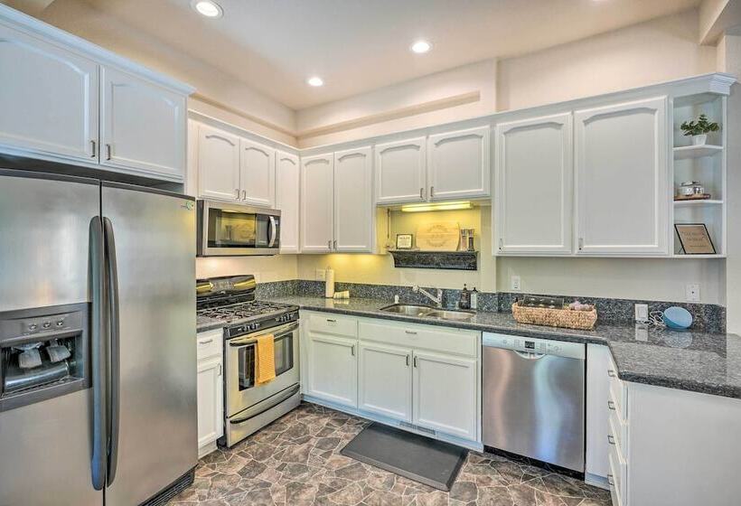 Downtown Nevada City 1900 Victorian Retreat!