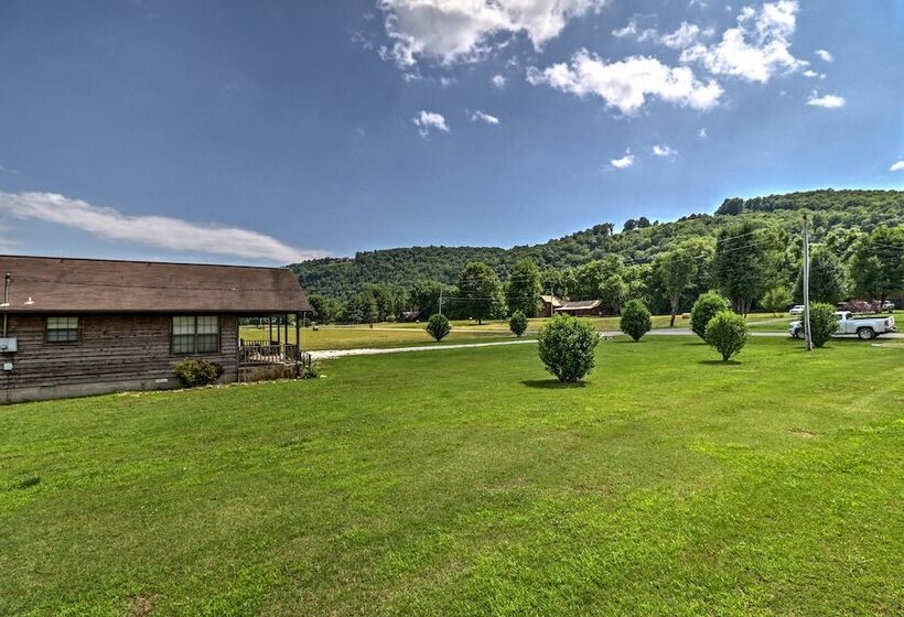 Dream Valley Mountain View Cabin W/ Covered Porch!