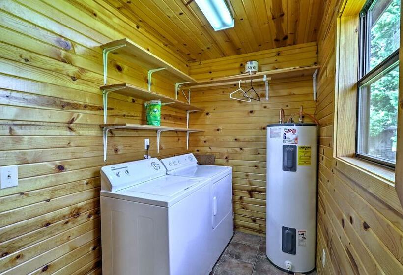 Dream Valley Mountain View Cabin W/ Covered Porch!