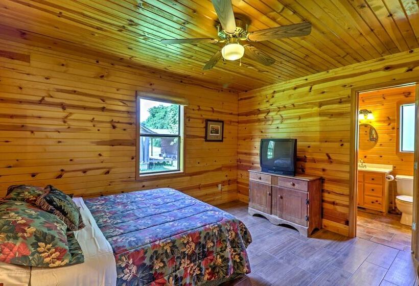 Dream Valley Mountain View Cabin W/ Covered Porch!