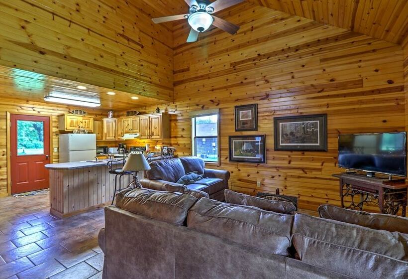 Dream Valley Mountain View Cabin W/ Covered Porch!