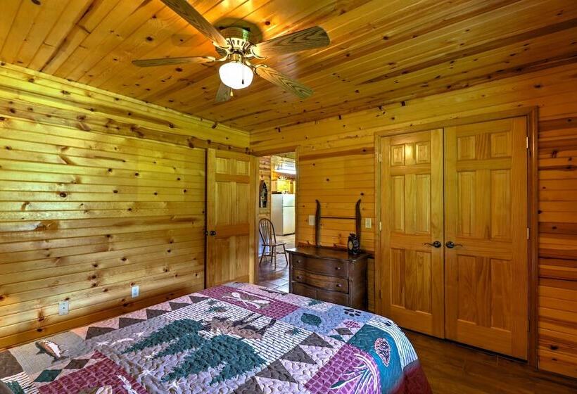 Dream Valley Mountain View Cabin W/ Covered Porch!