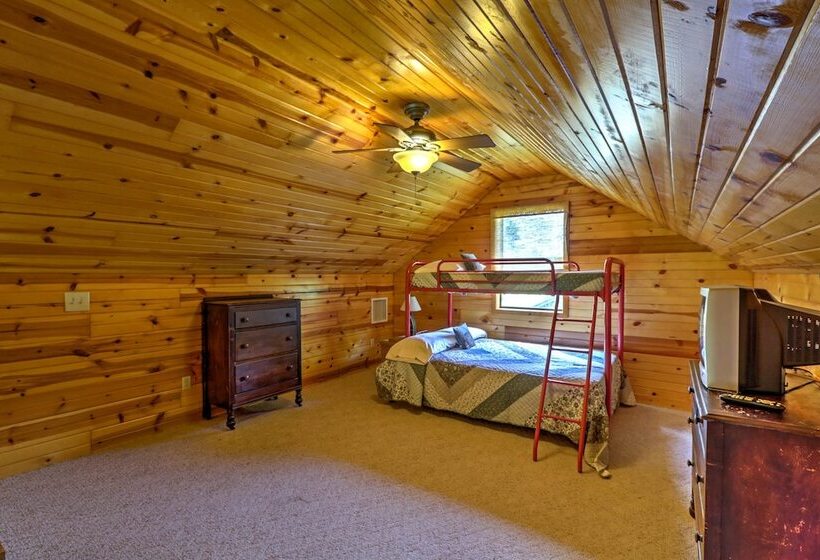 Dream Valley Mountain View Cabin W/ Covered Porch!