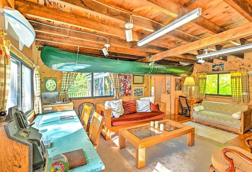 Dreamy Bucksport Hideaway On Freshwater Pond!