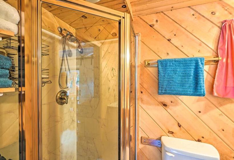 Dreamy Bucksport Hideaway On Freshwater Pond!