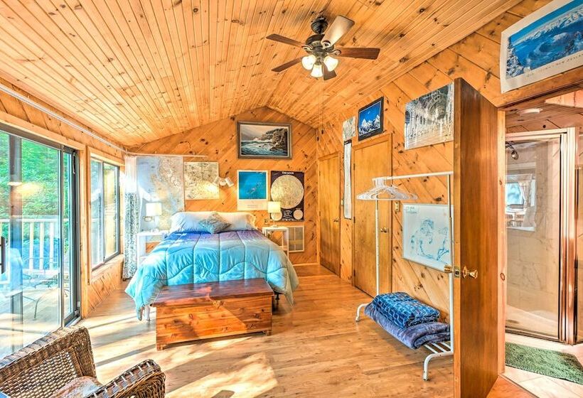 Dreamy Bucksport Hideaway On Freshwater Pond!