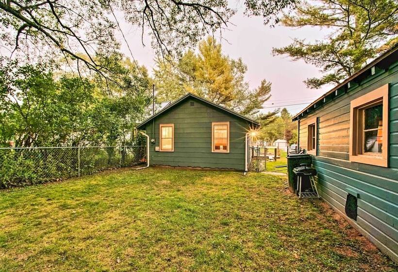 East Tawas Cabin W/ Deck, Backyard & Fire Pit!