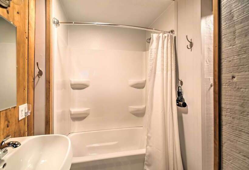 East Tawas Cabin W/ Deck, Backyard & Fire Pit!