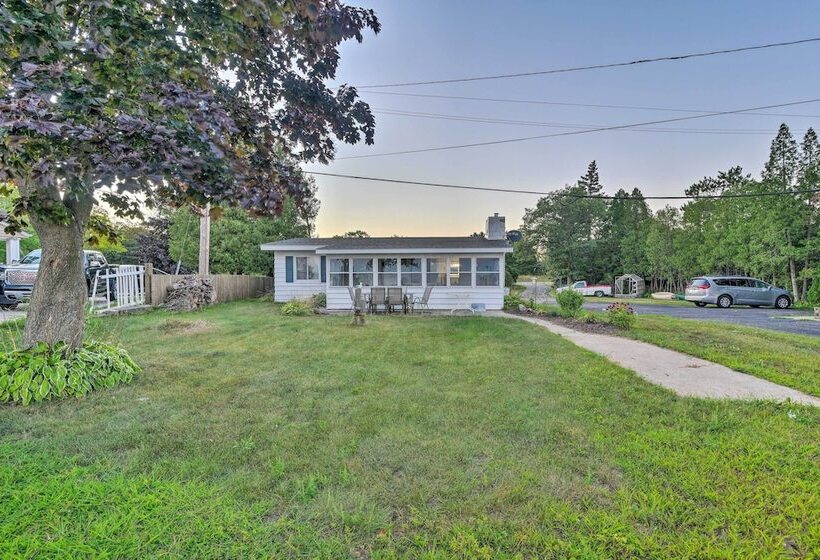 East Tawas Cabin W/ Lake Huron Access & Views