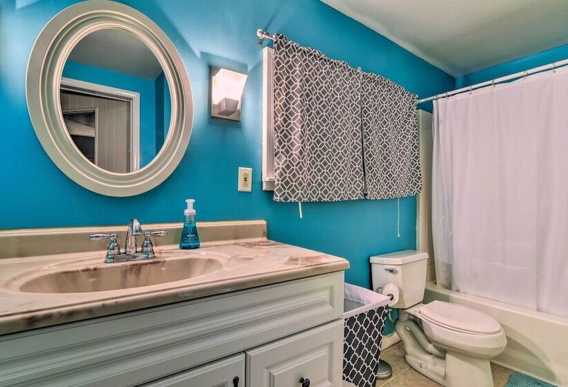 East Tawas Cabin W/ Lake Huron Access & Views