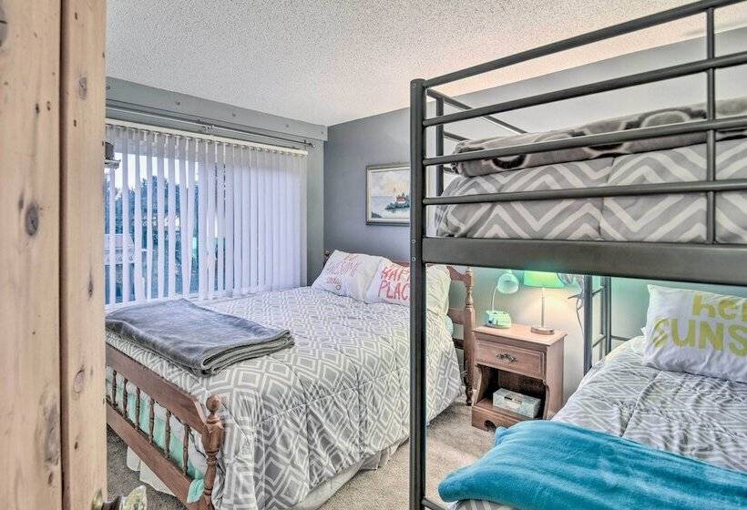 East Tawas Cabin W/ Lake Huron Access & Views