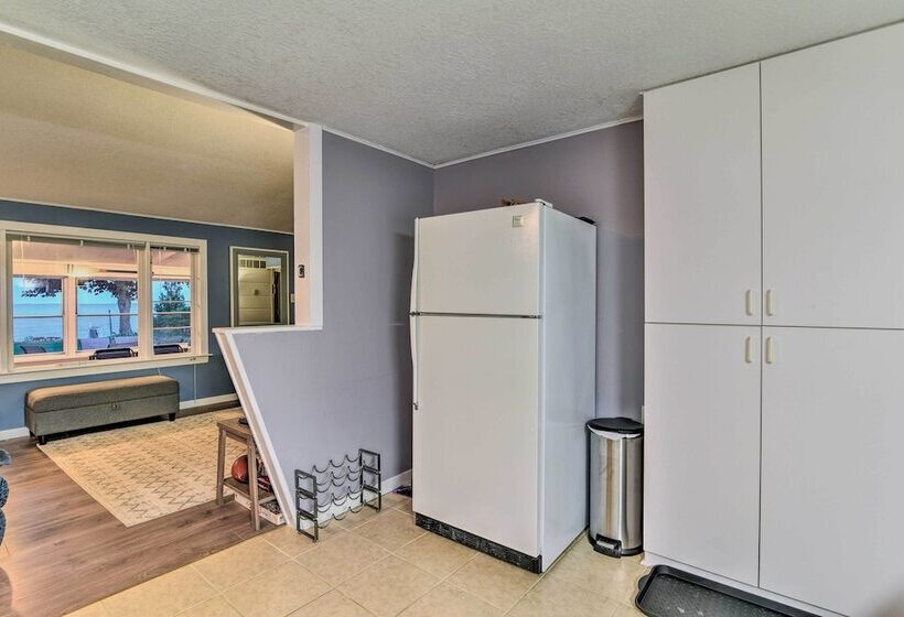 East Tawas Cabin W/ Lake Huron Access & Views